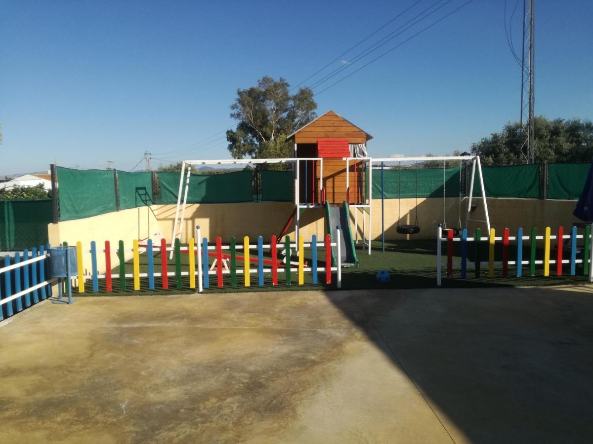 Bungalow Perotonar Ideal Para Familia Con Ninos La Puebla de Cazalla Exterior foto